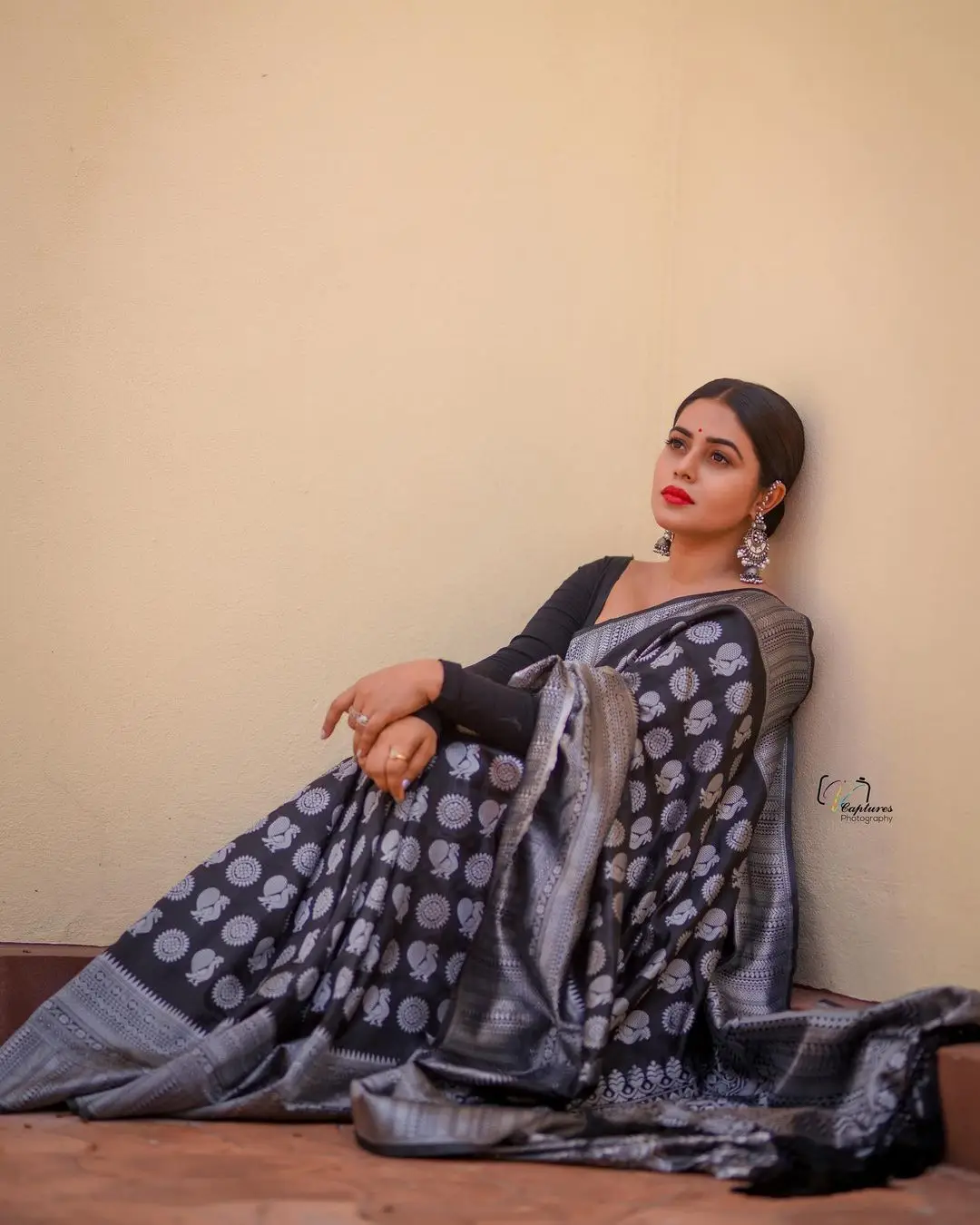 Malayalam Girl Shamna Kasim In Black Saree Blouse